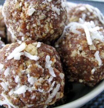 choconut date balls_hot for food