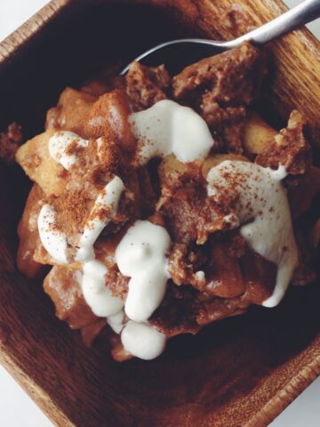 raw apple crumble_hot for food