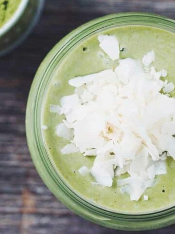 coconut matcha smoothie_hot for food