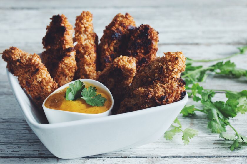 crunchy coconut cashew chik'un fingers & mango dipping sauce_hot for food
