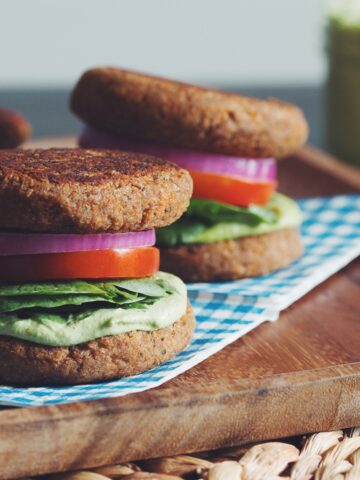 lentil walnut burger buns with creamy cashew pesto_hot for food