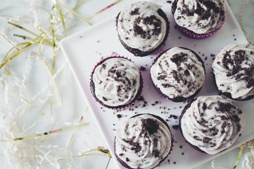 vegan cookies 'n' cream cupcakes_hot for food