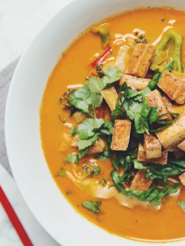 golden curry noodle soup_hot for food