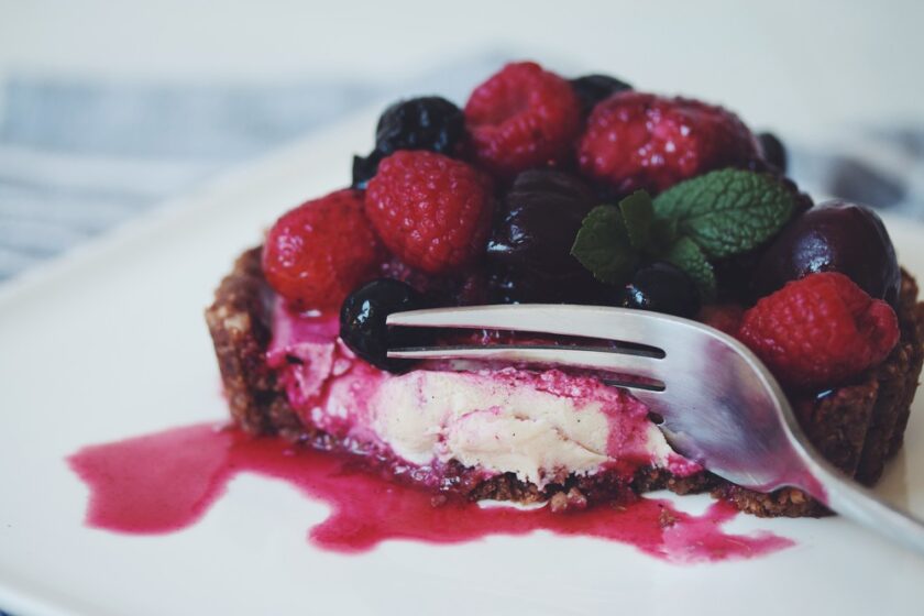 vanilla cheesecake with chocolate almond crust_hot for food