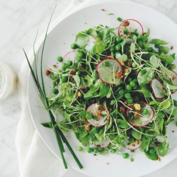 arugula salad with peas and pistachios_hot for food