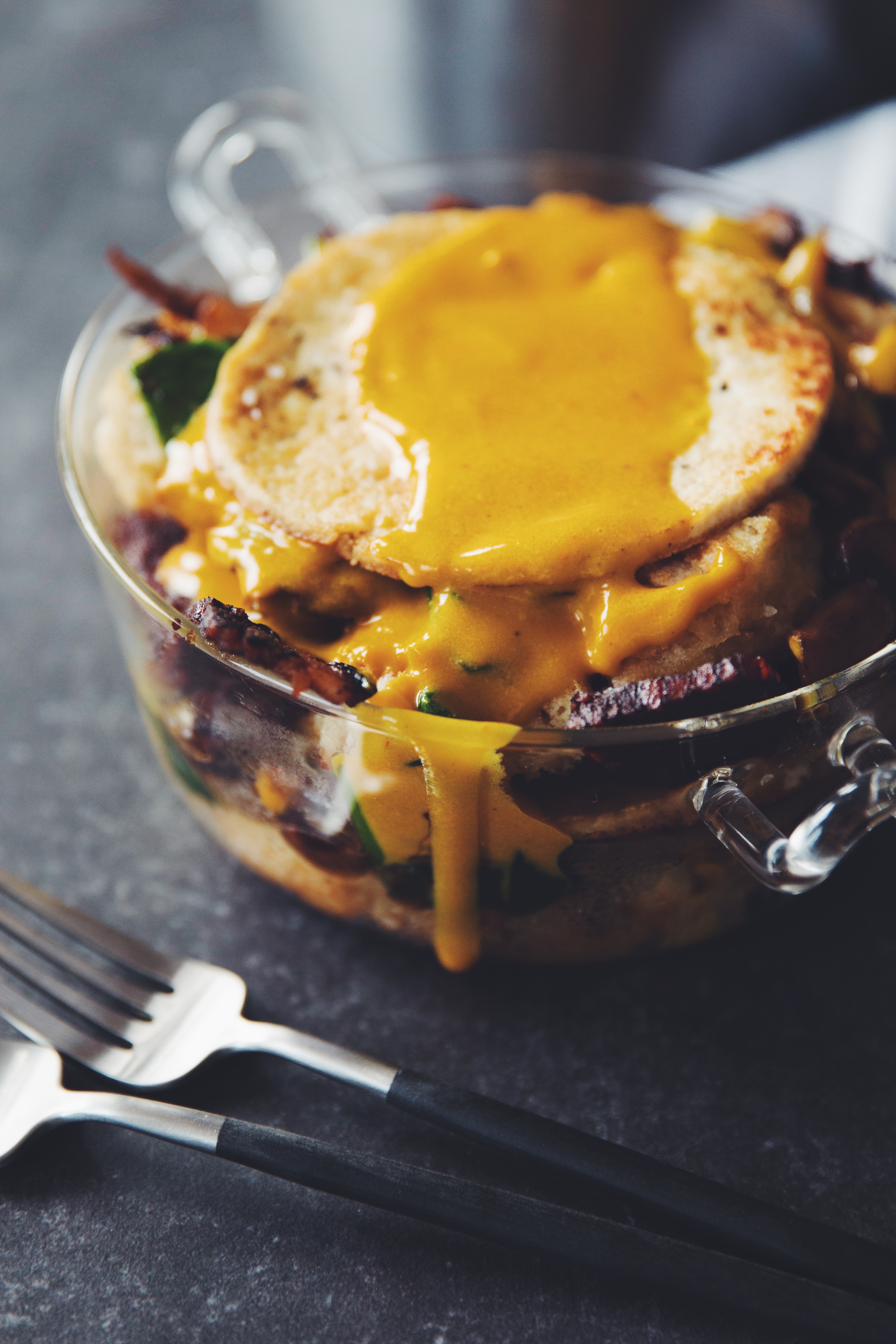 vegan biscuit, bacon & egg breakfast trifle_hot for food