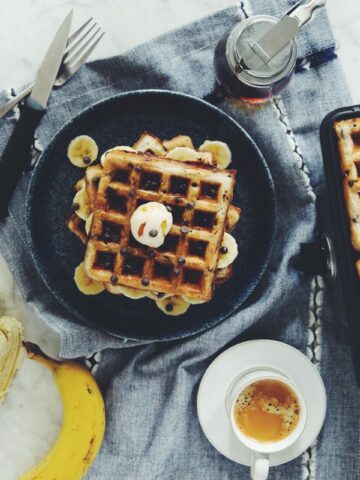 chocolate chip banana waffles (vegan)_hotforfood