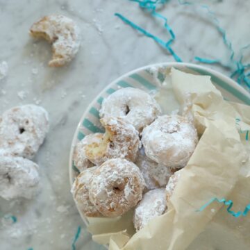 vegan powdered doughnuts