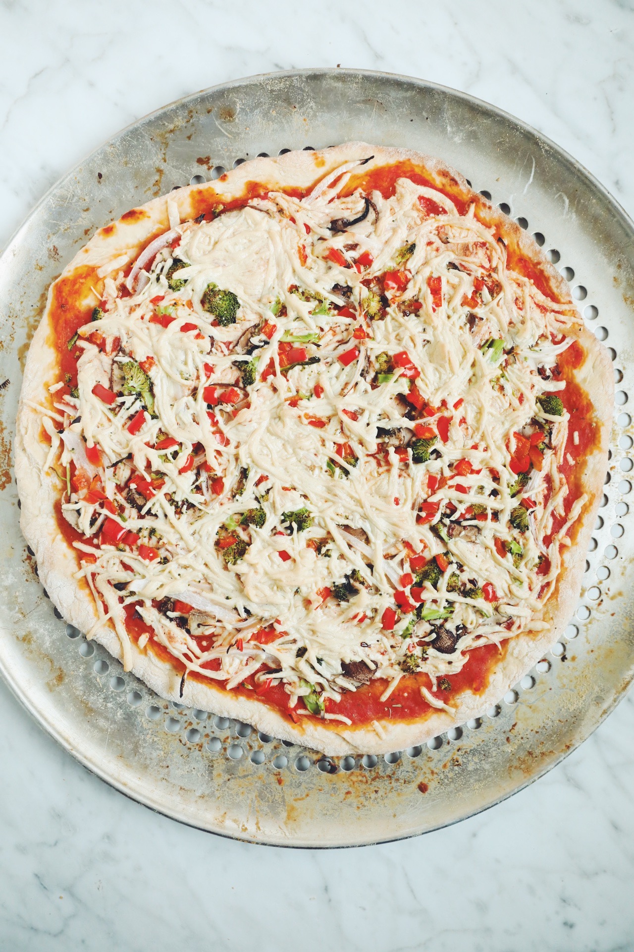 veggie pizza with homemade beer pizza dough_hot for food