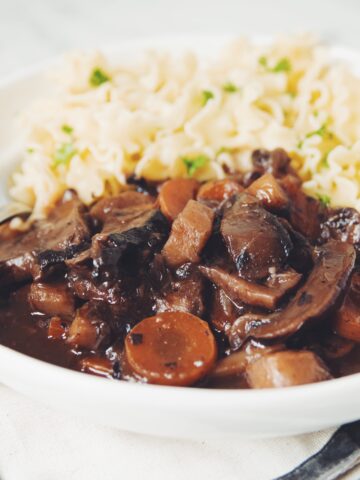 vegan mushroom bouguignon_hot for food