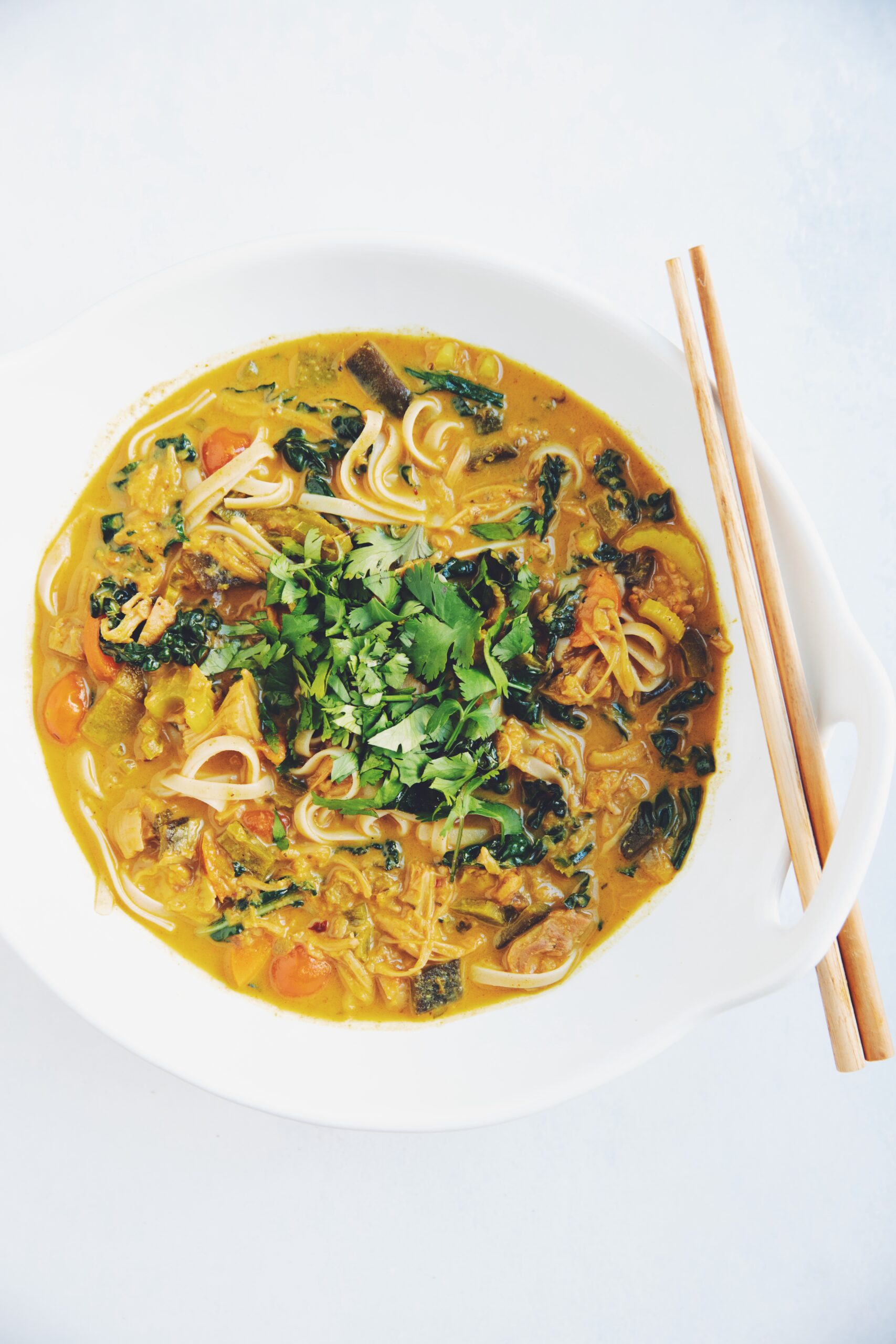 overhead of a bowl of vegan laksa